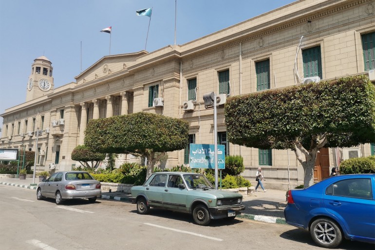 _صورة4 مبنى كلية الآداب بجامعة القاهرة -تصوير المراسل