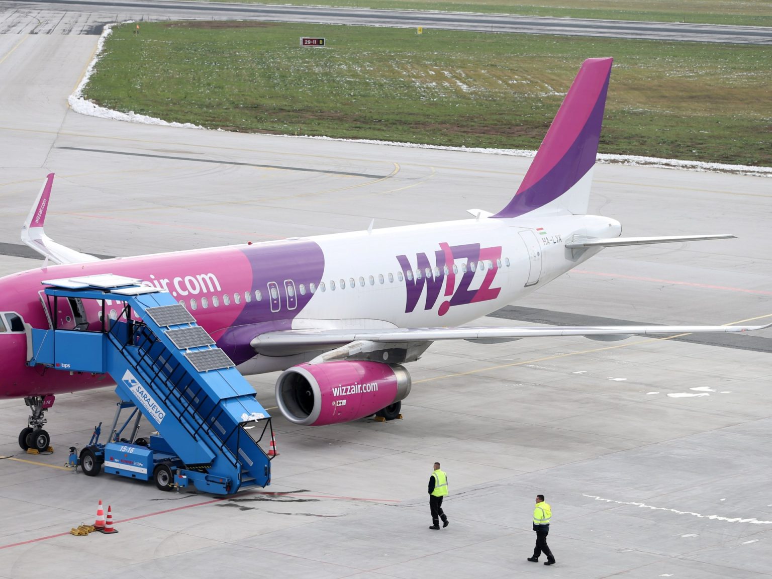 قائمة بشركات ألغت الرحلات لإسرائيل خوفا من الحرب