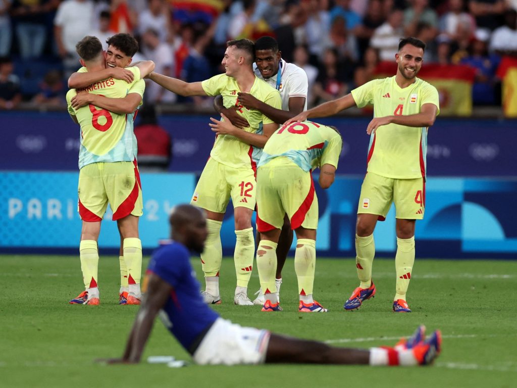 ديلا فوينتي يطالب باحترام الكرة الإسبانية بعد الفوز بالذهبية