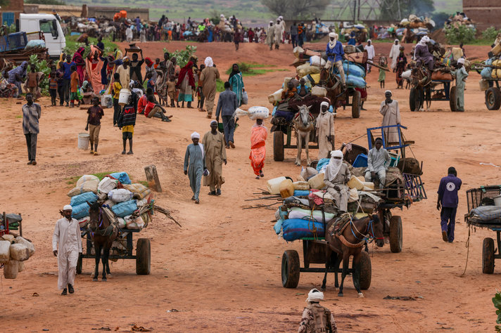 صورة أرشيفية لعمليات نزوح في السودان - رويترز