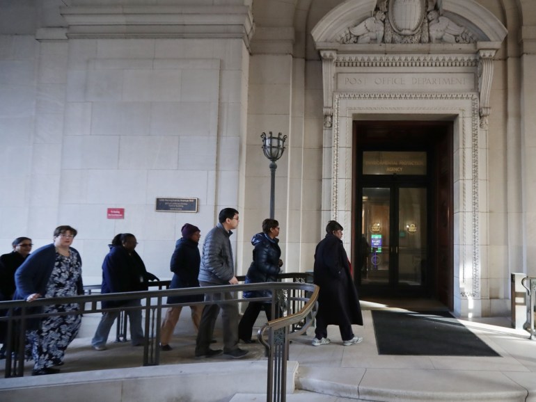 WASHINGTON, DC - JANUARY 28: Federal employees return to work at the Environmental Protection Agency headquarters January 28, 2019 in Washington, DC. Furloughed employees returned to work Monday following the end of the longest-ever partial federal government shutdown. Chip Somodevilla/Getty Images/AFP== FOR NEWSPAPERS, INTERNET, TELCOS & TELEVISION USE ONLY ==