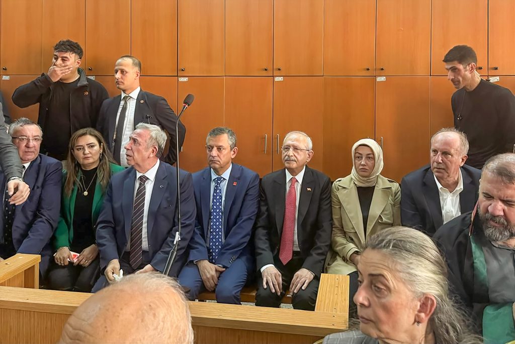 إلى أين تتجه المواجهة القضائية بين أردوغان وكليجدار أوغلو؟