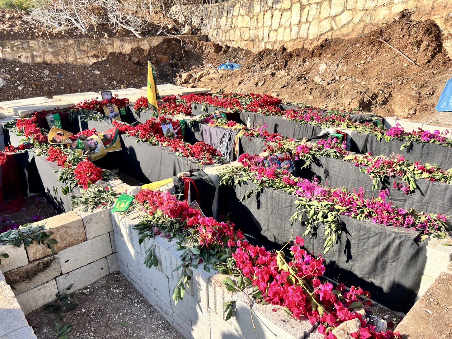 دفن الودائع.. ضحايا الحرب في قبور جماعية بلبنان
