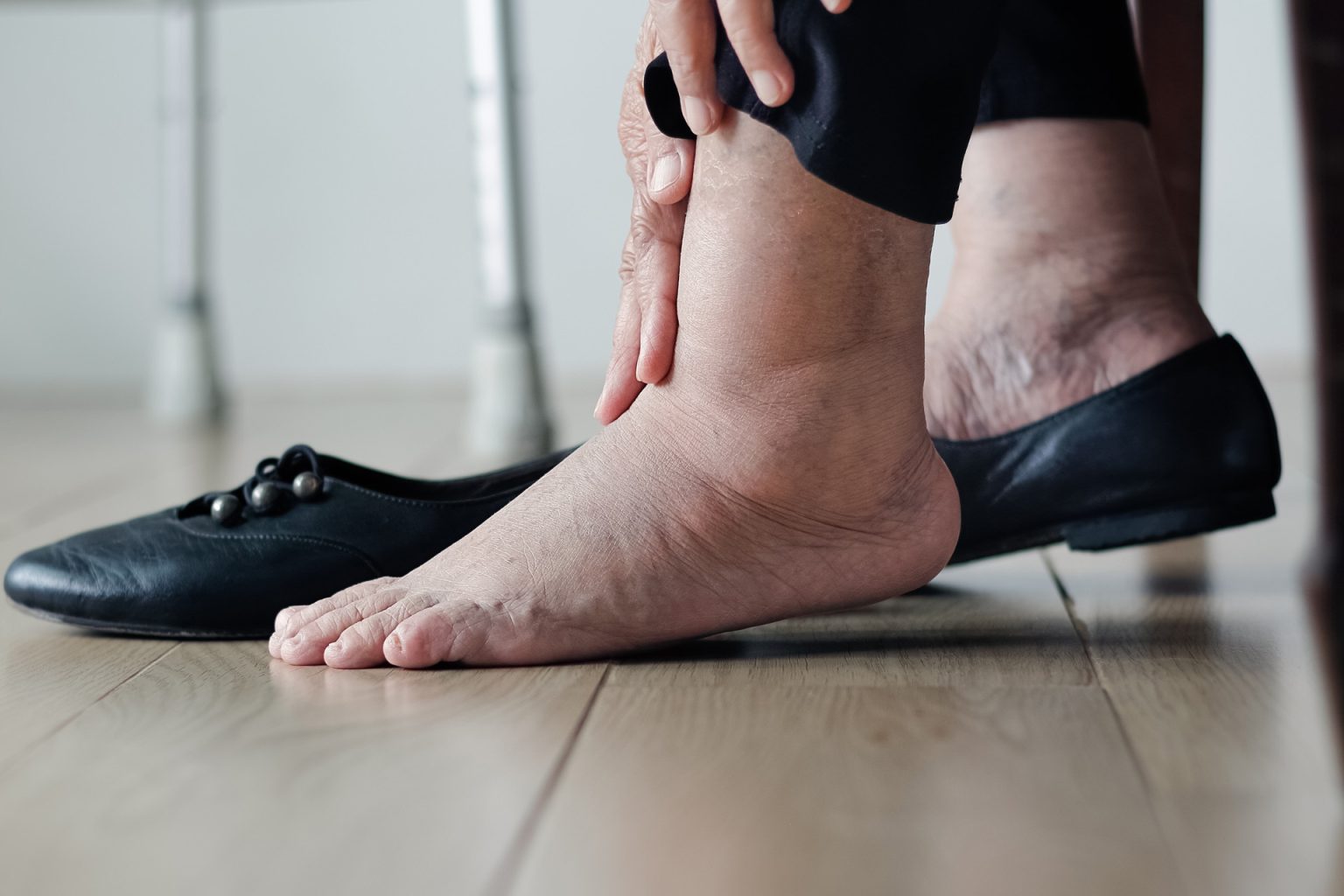 تشنجات باطن الساق.. الأسباب والعلاج