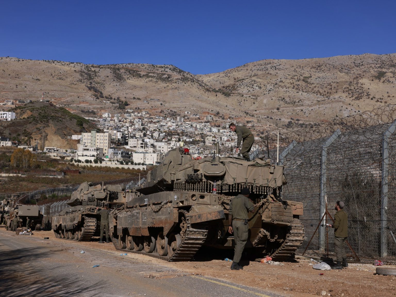 أكسيوس: أميركا تجري مباحثات تمهيدية بشأن اتفاق أمني بين سوريا وإسرائيل