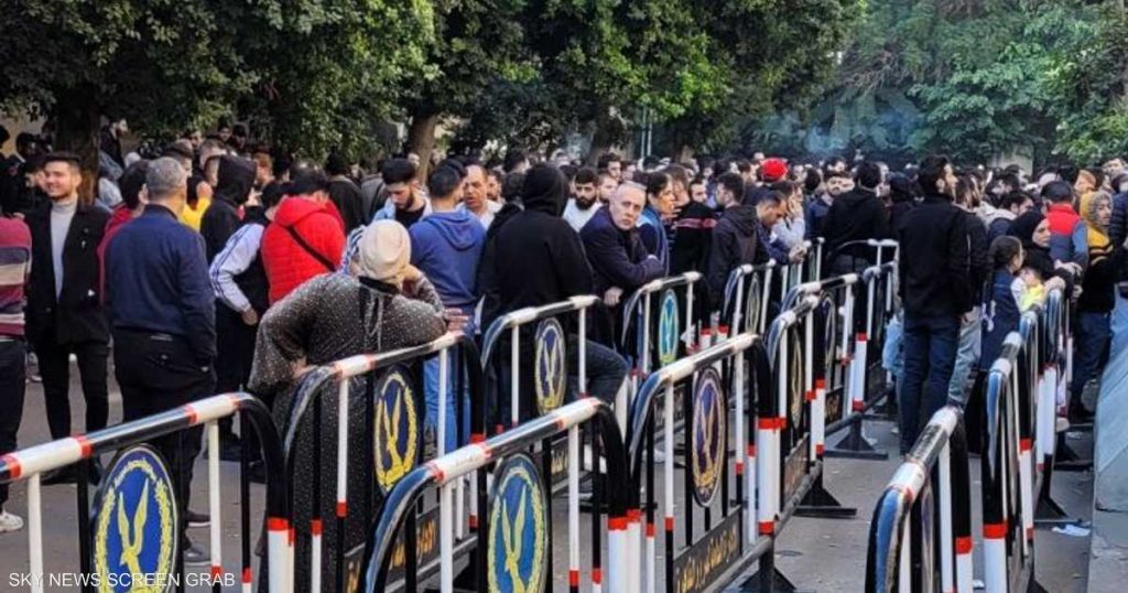 حلم العودة.. سوريون يتوافدون على السفارة في القاهرة