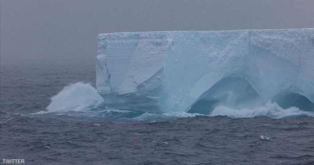 فيديو.. أكبر وأقدم جبل جليدي في العالم يتحرك شمالا مجددا