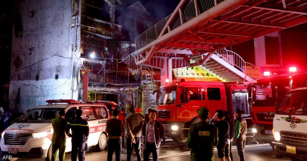 فيديو لحريق ضخم يلتهم مقهى في فيتنام.. ويتسبب بمقتل 11 شخصا