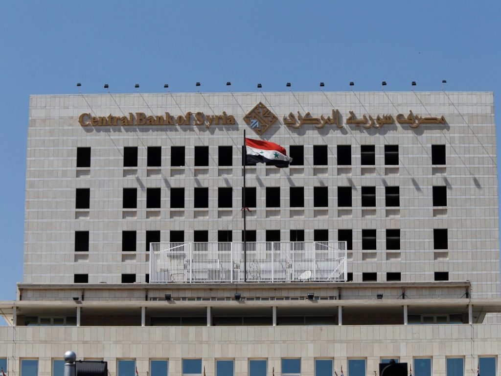 المركزي السوري يطمئن المودعين والبنوك تستأنف العمل غدا
