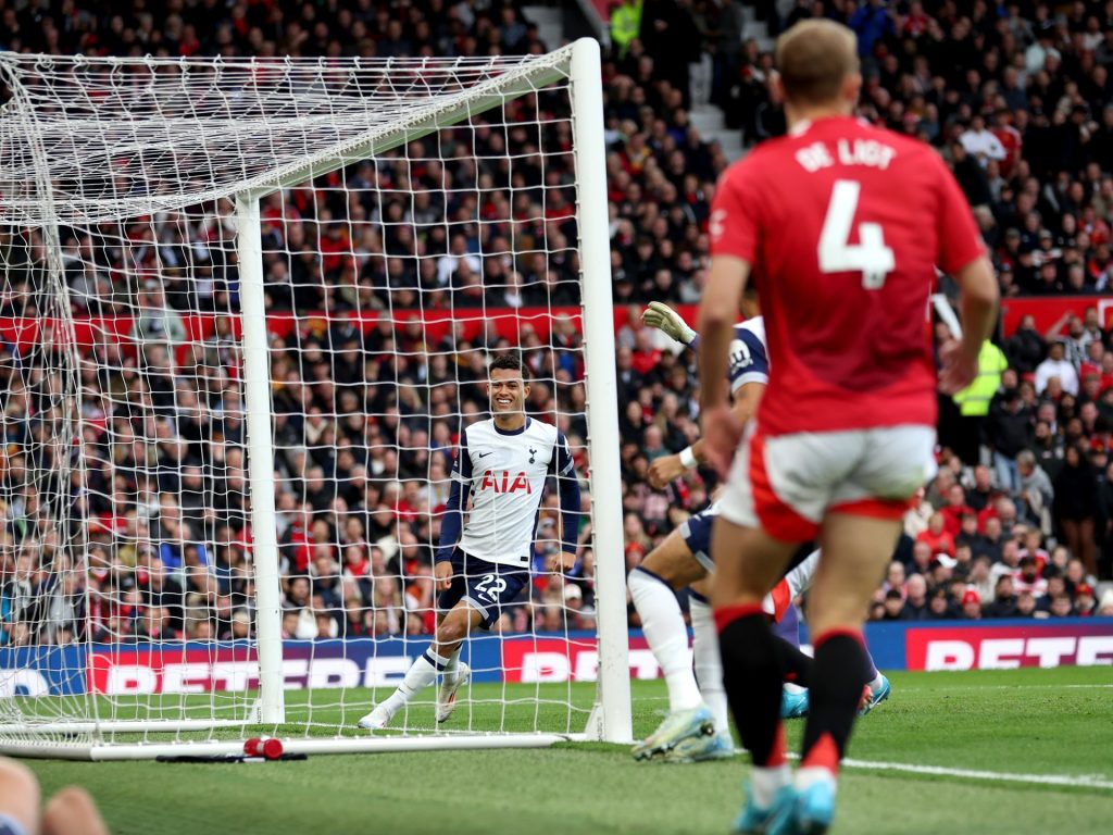 موعد مباراة توتنهام ضد مانشستر يونايتد بربع نهائي كأس الرابطة والقنوات الناقلة