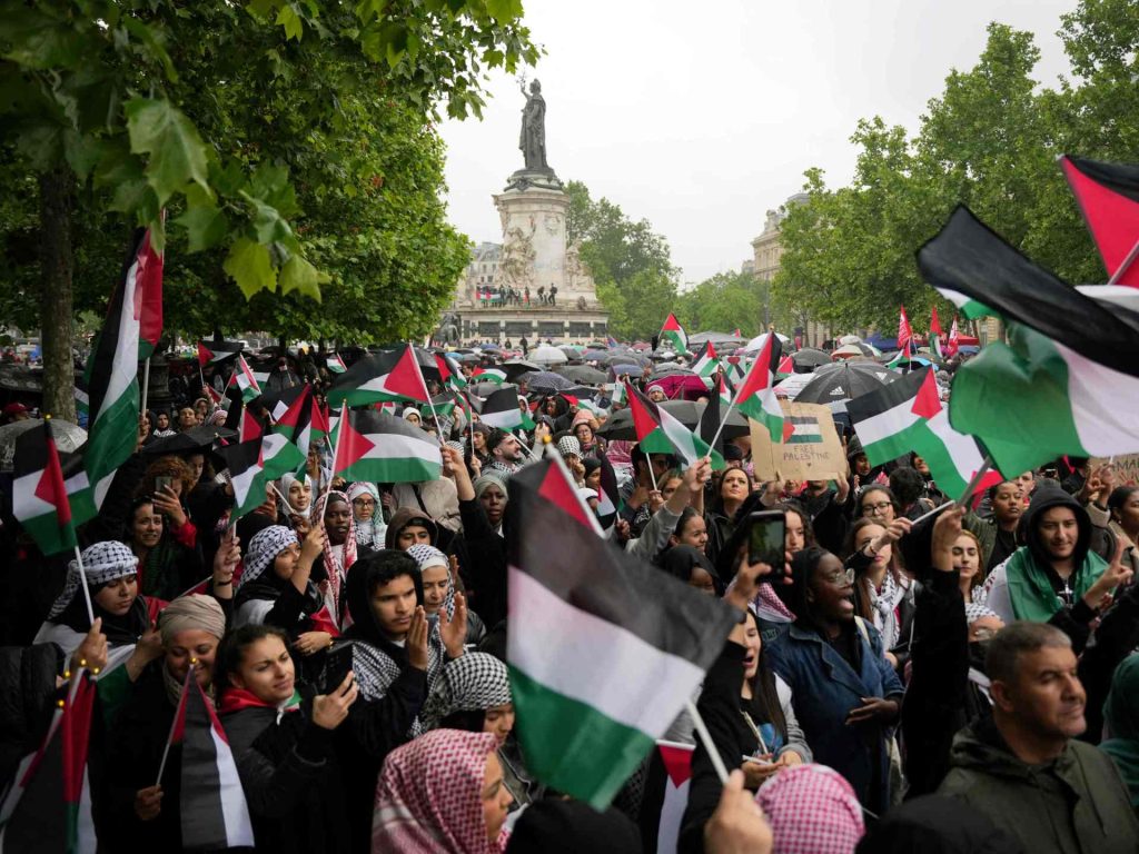 من ساحة الجمهورية.. الحراك الفرنسي يتضامن مع لبنان وفلسطين