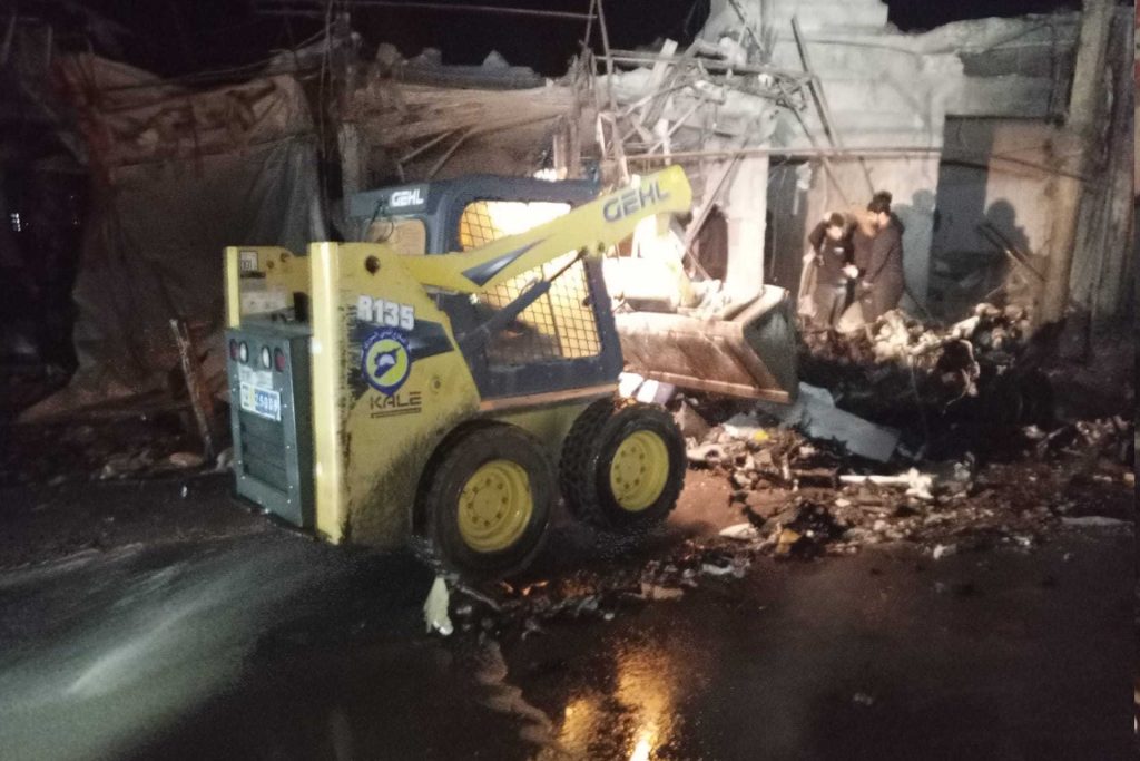 انفجار سيارة مفخخة أمام المسجد الكبير وسط منبج شرقي حلب