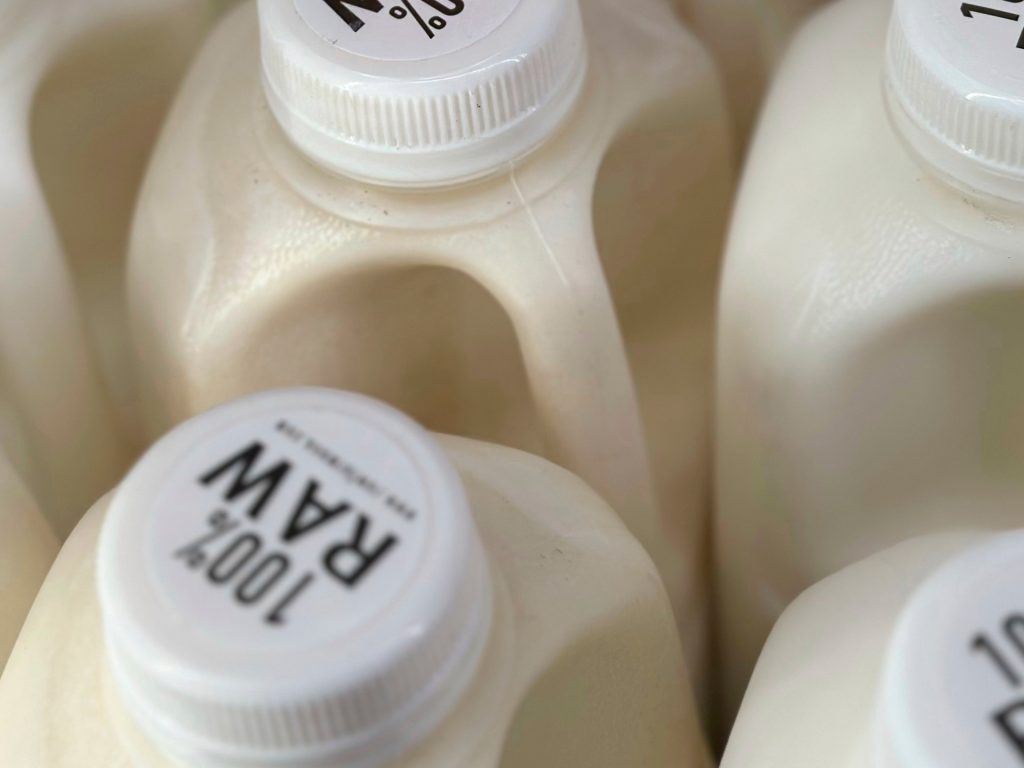 الحكومة الأميركية تأمر باختبار الألبان لاكتشاف انفلونزا الطيور