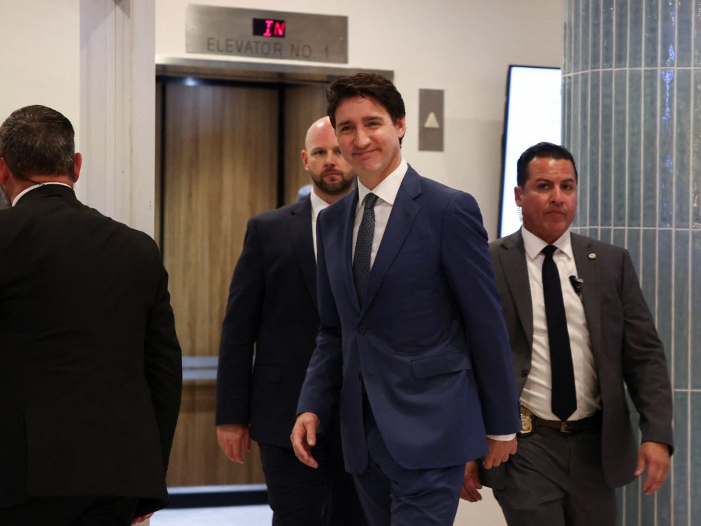 كندا تهدد بإجراءات انتقامية إذا فرض ترامب رسوما على منتجاتها