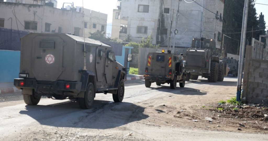 اشتباكات بمخيم بلاطة وسرايا القدس تبث صورا لاستهداف آليات الاحتلال