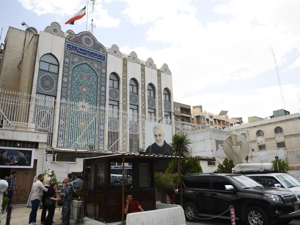 واشنطن بوست: معظم العسكريين الإيرانيين غادروا سوريا
