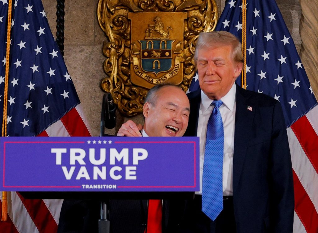 ترامب يعلن ضخ “سوفت بنك” الياباني استثمارات بـ 100 مليار دولار