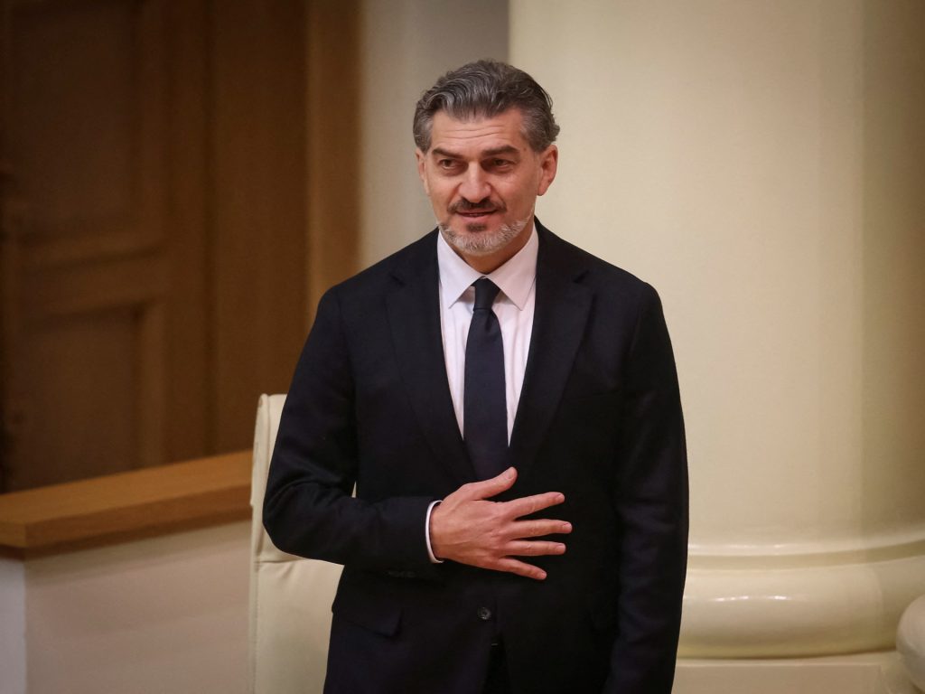 كافيلاشفيلي مهاجم مانشستر سيتي السابق رئيسا لجورجيا