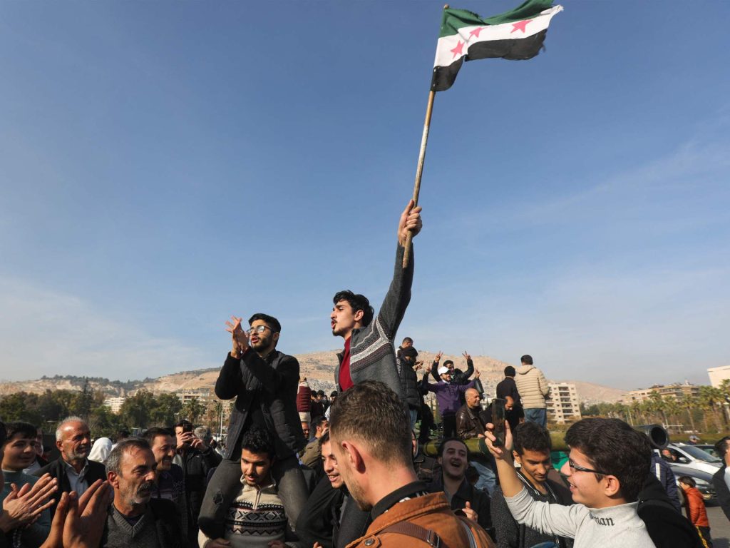 “جدران الخوف تهدمت”.. فايننشال تايمز: يمكن للسوريين أن يحلموا بمستقبل جديد