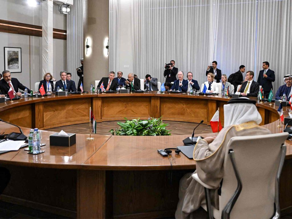 اجتماعات العقبة تدعم حوارا شاملا في سوريا وتطالب بانسحاب إسرائيل