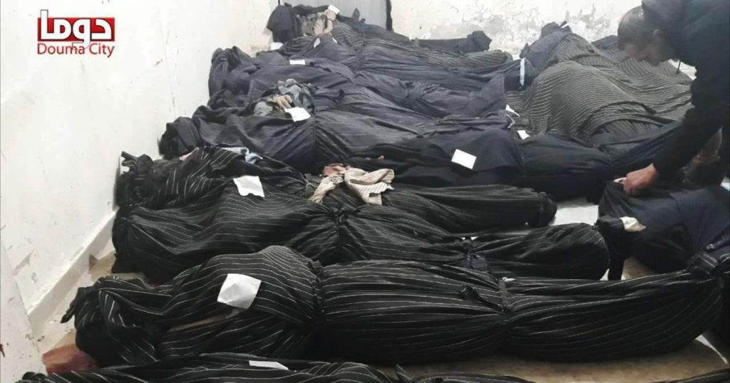 تحول لون الجثث إلى الأسود.. أهالي ضحايا الكلور السوريين يتحدثون أخيرا