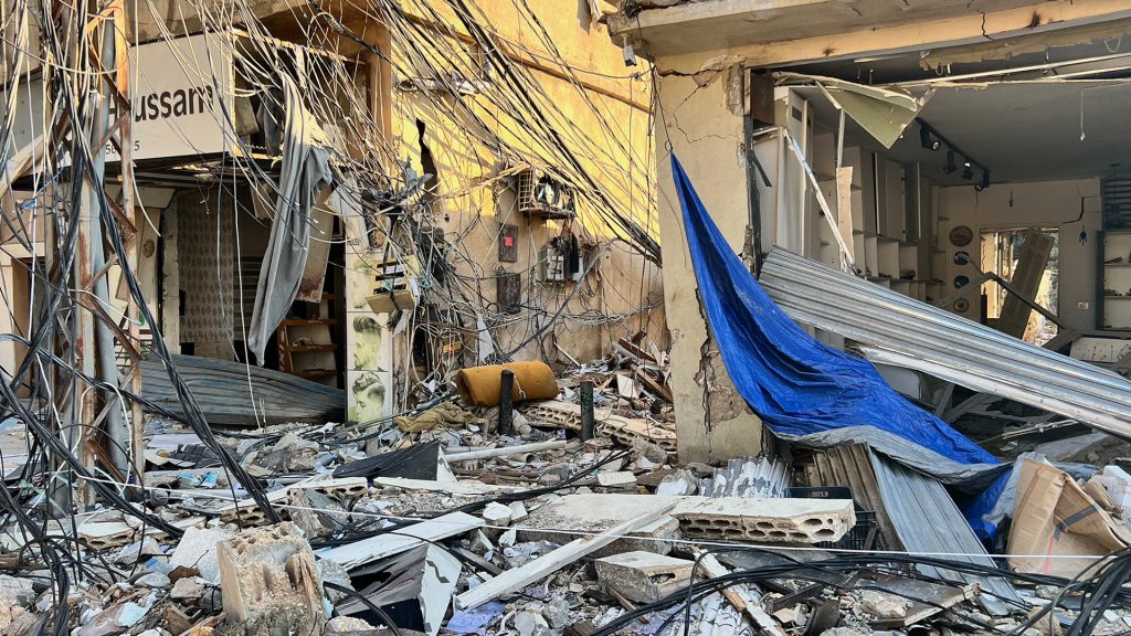 لبنان بعد العدوان.. مرحلة صعبة نحو إعادة الإعمار