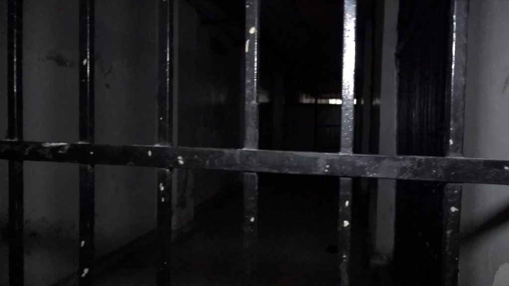 الجزيرة تتجول في غرف التوابيت وزنازين الرعب بـ”فرع فلسطين الأمني” بدمشق