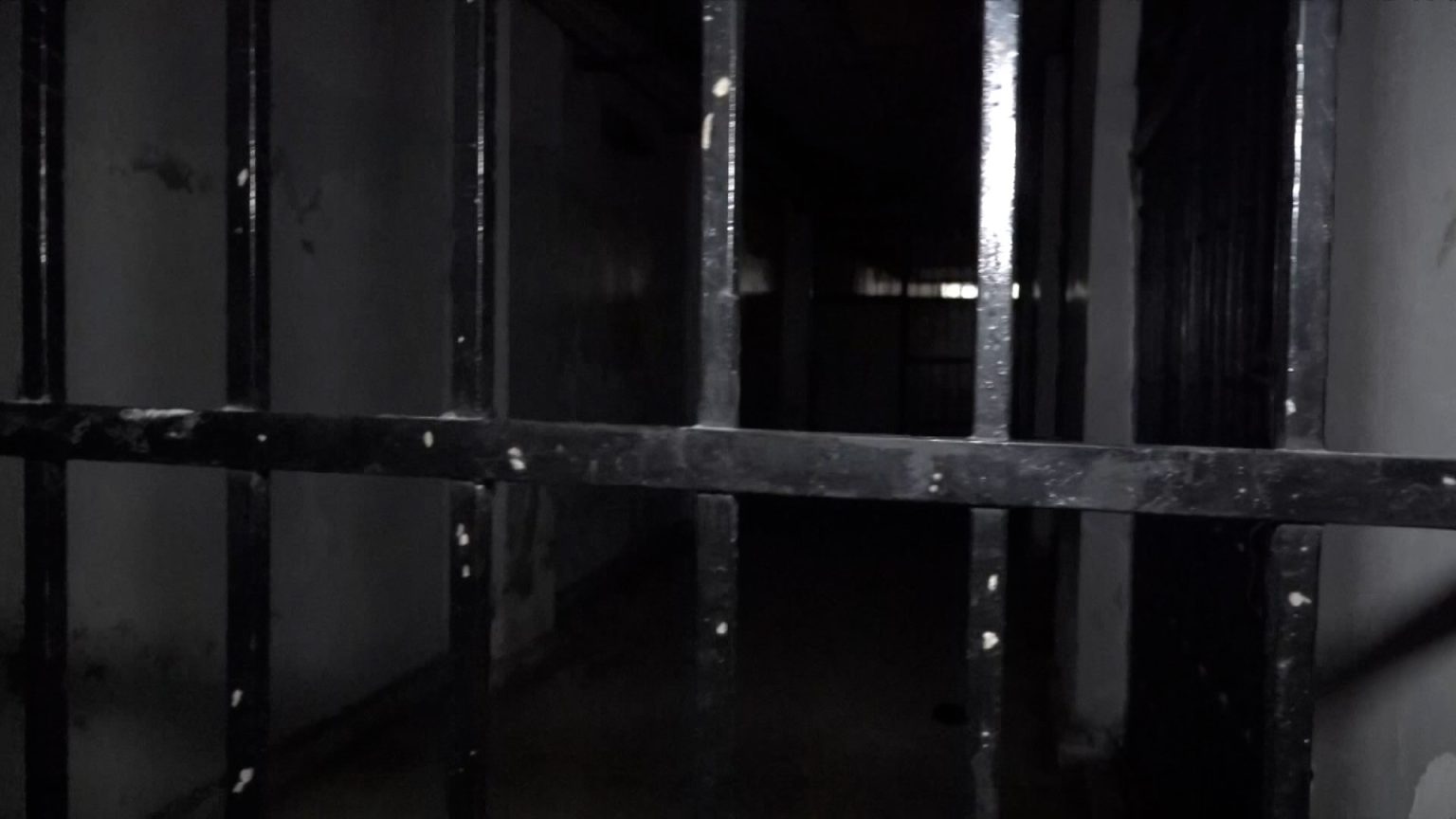 الجزيرة تتجول في غرف التوابيت وزنازين الرعب بـ”فرع فلسطين الأمني” بدمشق