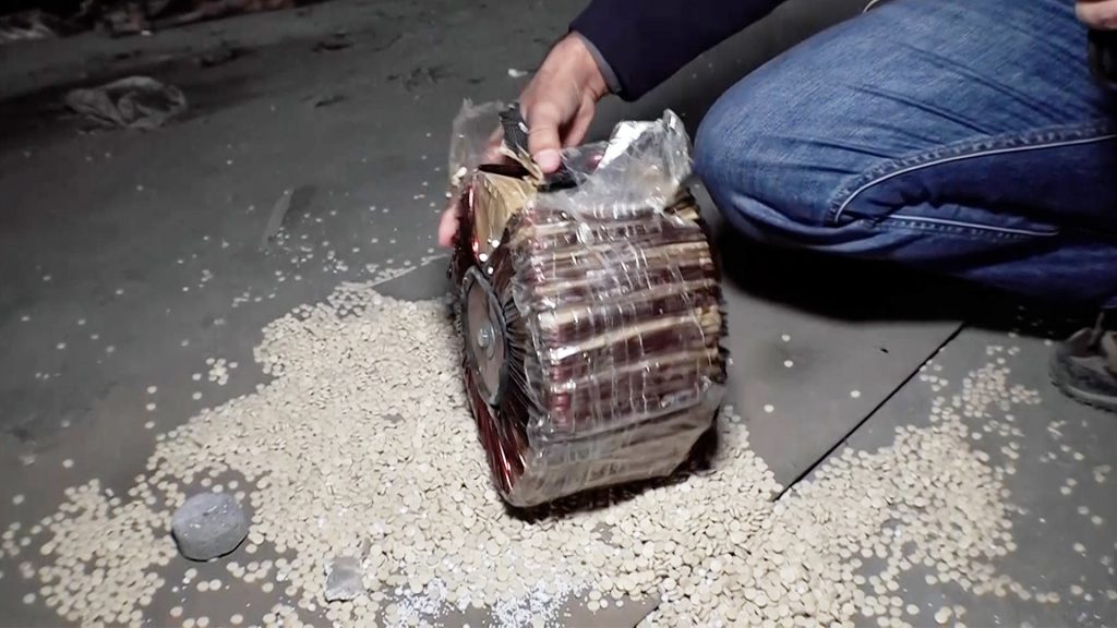 الجزيرة تتجول داخل أحد أكبر معامل إنتاج “الكبتاغون” في دوما