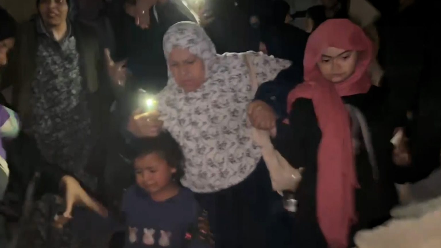15 شهيدا بقصف إسرائيلي على مدرسة تؤوي نازحين في خان يونس