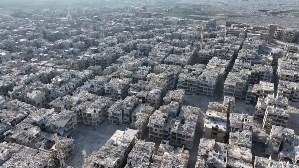 العثور على بقايا عظام بشرية قرب حفرة مجزرة التضامن بدمشق