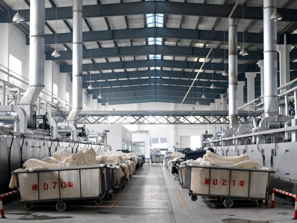 المصانع الصينية تواجه خيارات صعبة مع رسوم ترامب