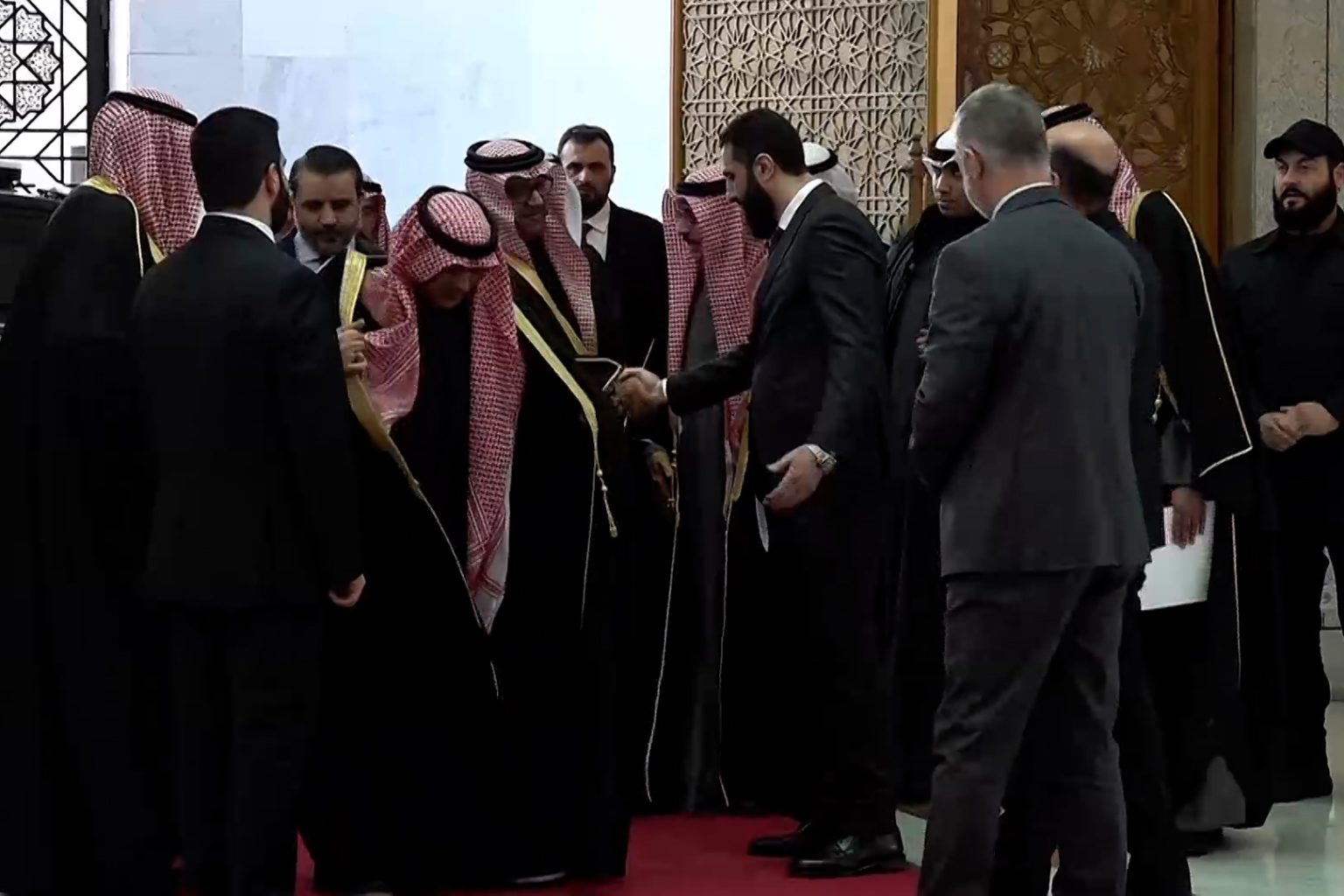 صحف عالمية تتحدث عن تحرك العرب بسوريا وشكل الحكم بعد الأسد