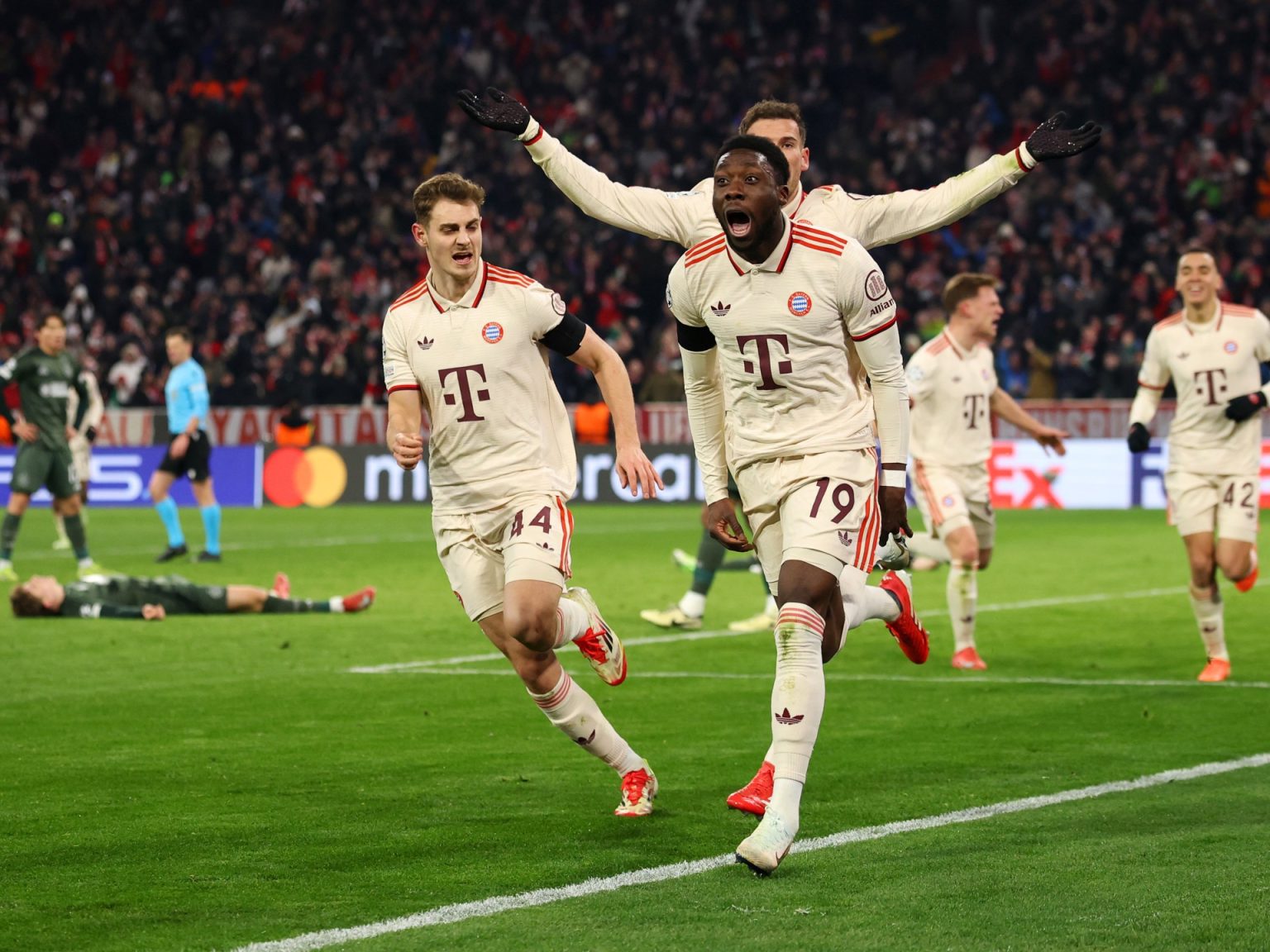 بايرن ميونخ وبنفيكا وكلوب بروج تعبر لثمن نهائي دوري أبطال أوروبا