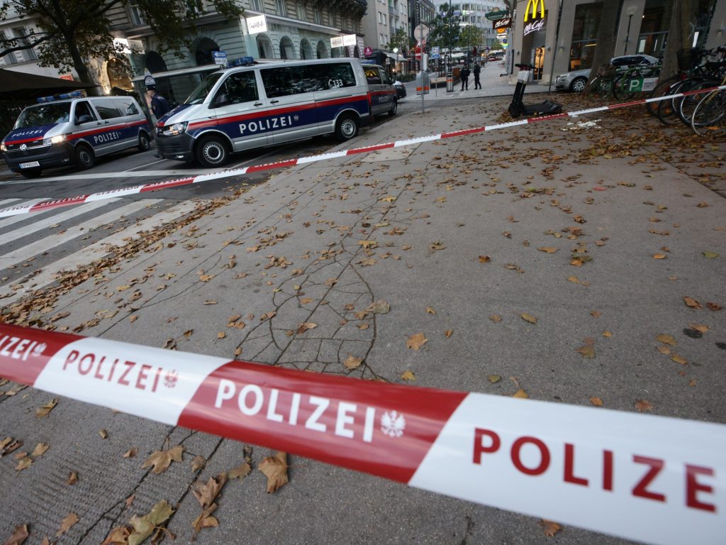 قتيل وأربعة جرحى طعنا في هجوم بالنمسا
