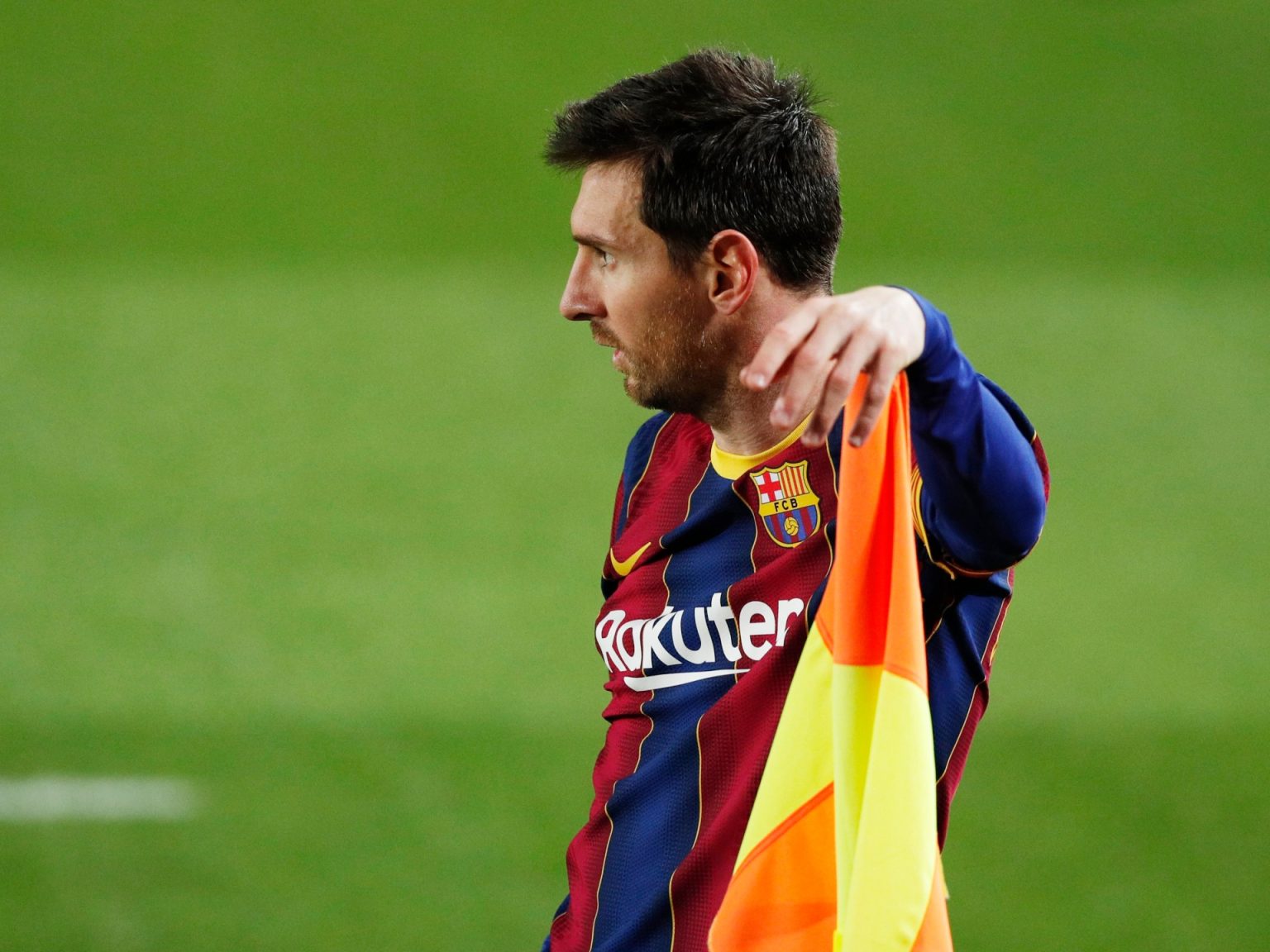 برشلونة يريد بيع خزانة ميسي في الكامب نو