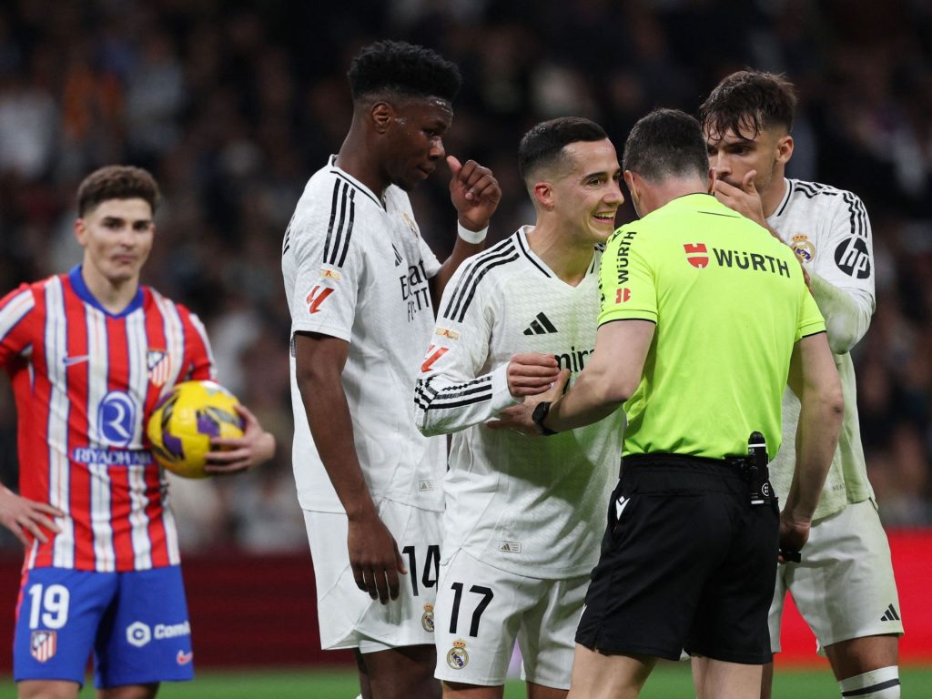 طرد سيبايوس لاعب ريال مدريد وركلة جزاء أتلتيكو.. خبير تحكيمي يحسم الجدل