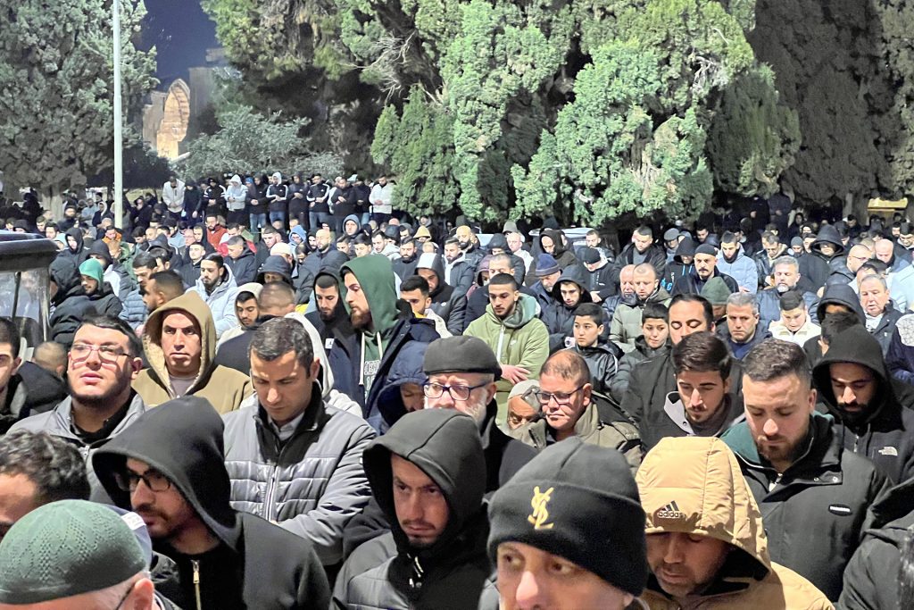 90 ألفا صلّوا أول جمعة في رمضان بالمسجد الأقصى