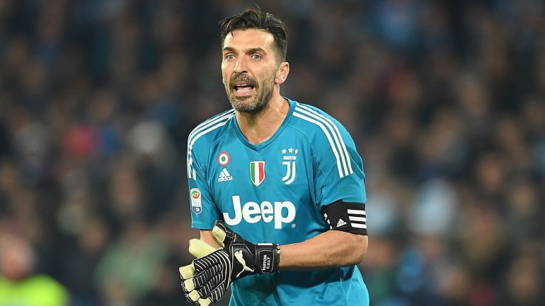 NAPLES, ITALY - DECEMBER 01: Gianluigi Buffon of Juventus in action during the Serie A match between SSC Napoli and Juventus at Stadio San Paolo on December 1, 2017 in Naples, Italy. (Photo by Francesco Pecoraro/Getty Images)