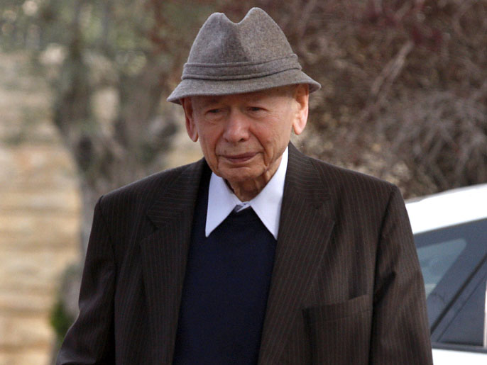 (FILES) - A picture dated April 1, 2009 shows Benzion Netanyahu, father of Israeli Prime Minister Benjamin Netanyahu, arriving to attend a change of power ceremony at President Shimon Peres' residence in Jerusalem. The prominent right-wing historian died at the age of 102 at his home in Jerusalem early on April 30, 2012 the premier's bureau said. AFP PHOTO/Lior Mizrahi == ISRAEL OUT ==