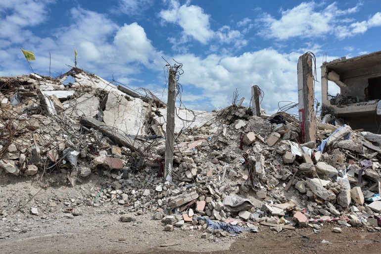 محال تجارية دمرتها إسرائيل بالكامل في المنصوري (الجزيرة)