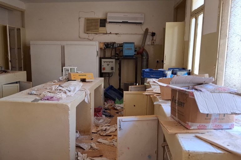 بنك الجينات الوراثية النباتية بود مدني- آثار الدمار بمعمل تجفيف واختبارات البذور