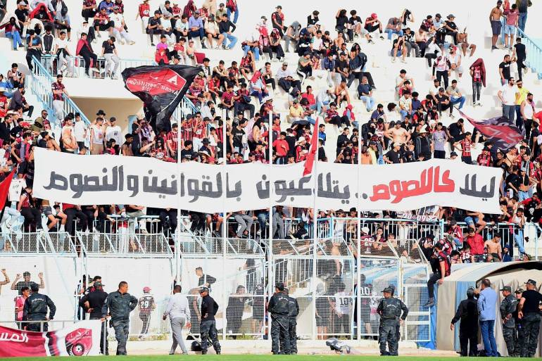 لافتة رفعها مشجعو نادي مستقبل قابس احتجاجا على قرارات لجنة الاستئناف بخصم نقاط من رصيد الفريق ـ منصات التواصل