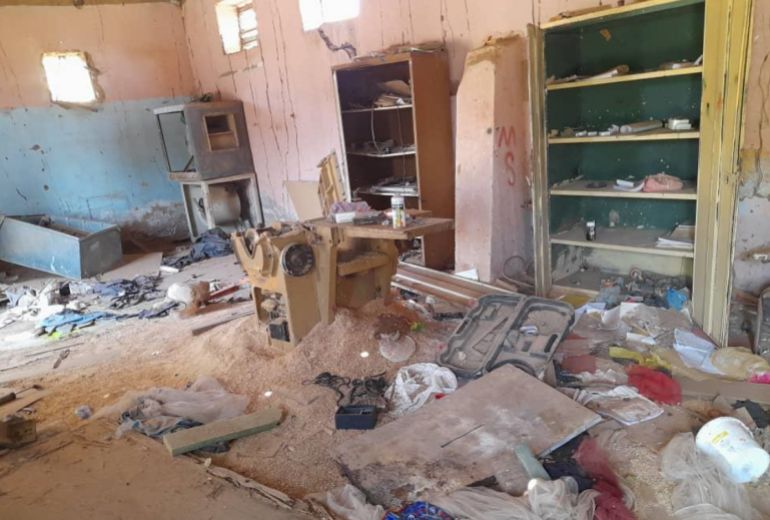 آثار قصف في المسرح القومي بأم درمان