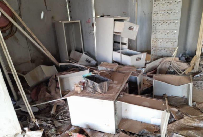 آثار قصف في المسرح القومي بأم درمان