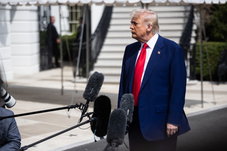 epa12008084 US President Donald Trump stops to speak to reporters as he departs the White House, in Washington, DC, USA, 03 April 2025. EPA-EFE/FRANCIS CHUNG / POOL