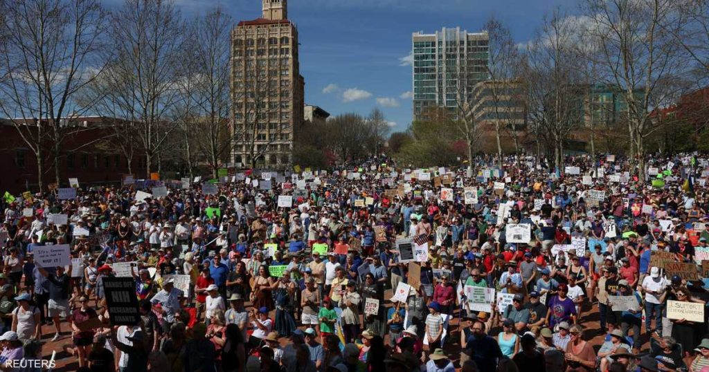 الآلاف يتظاهرون في أميركا ضد سياسات ترامب