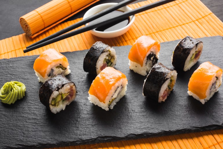 Top view sushi rolls plating فري بيك