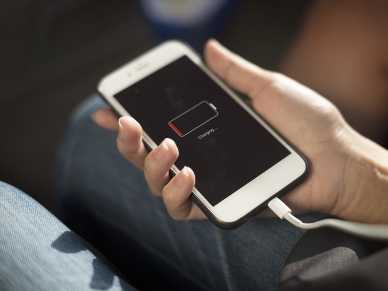 phone battery charging (pixabay)