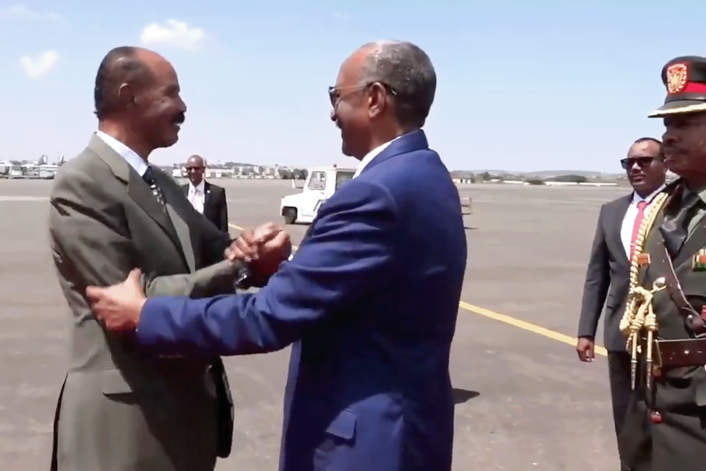 البرهان يبدأ زيارة مفاجئة لإريتريا